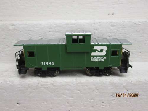 HO SCALE : BACHMANN : CABOOSE - BURLINGTON NORTHERN