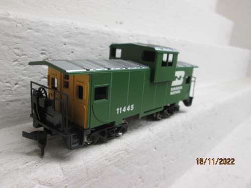 HO SCALE : BACHMANN : CABOOSE - BURLINGTON NORTHERN