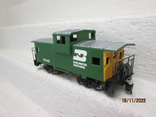 HO SCALE : BACHMANN : CABOOSE - BURLINGTON NORTHERN