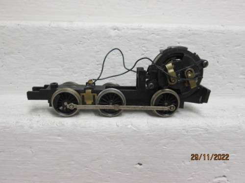 HO SCALE : LIMA : 0-6-0 STEAM LOCOMOTIVE CHASSIS ONLY