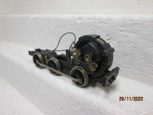 HO SCALE : LIMA : 0-6-0 STEAM LOCOMOTIVE CHASSIS ONLY
