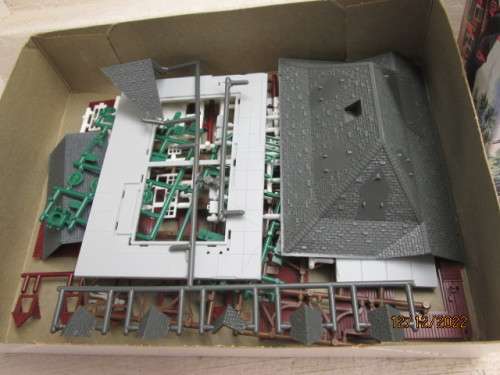 HO SCALE : ATLAS : PASSENGER STATION - KIT - BOXED