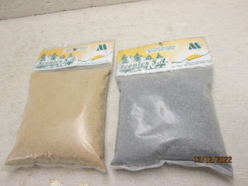 HO SCALE : SCENICS SA : X2 PACKETS OF BROWN SAND AND GREY BALLIST
