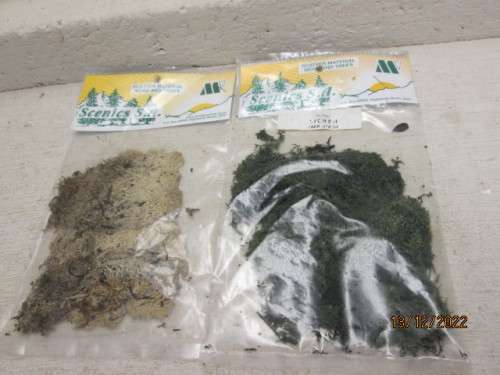 HO SCALE : SCENICS SA : X2 PACKETS OF FOLLIAGE MATERIAL