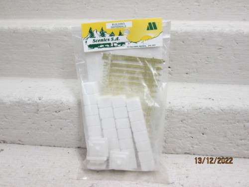 HO SCALE : SCENICS SA : BRASS FENCING WITH 4 PILLARS