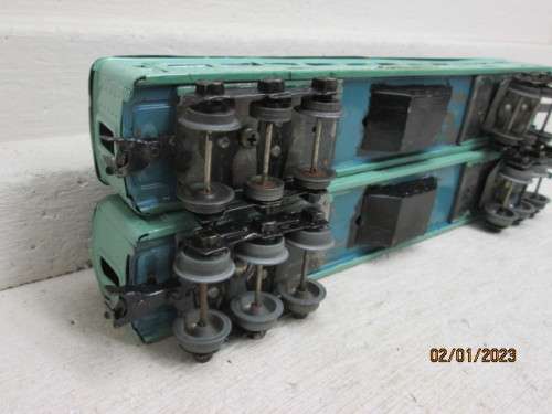 O SCALE : LIONEL/HORNBY :  GREEN PULLMAN PASSENGER COACHES - X2