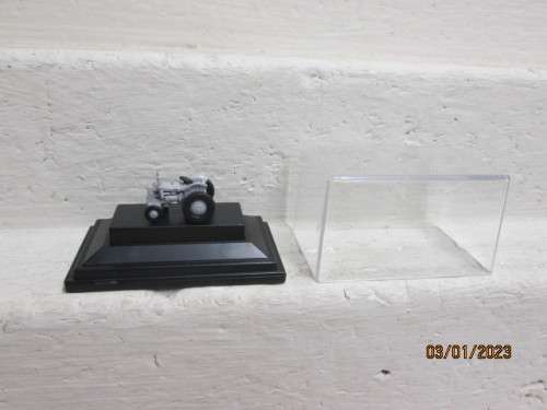 N SCALE : OXFORD : TRACTOR - BOXED
