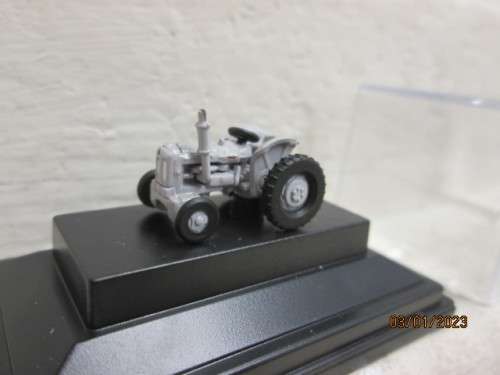 N SCALE : OXFORD : TRACTOR - BOXED