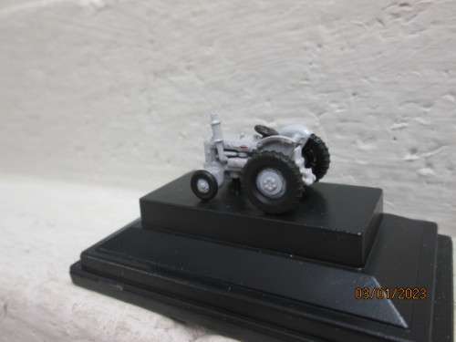 N SCALE : OXFORD : TRACTOR - BOXED