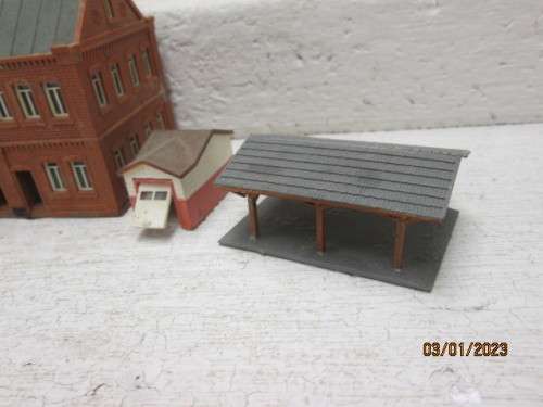N SCALE : BUILDINGS ETC