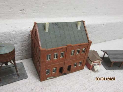 N SCALE : BUILDINGS ETC