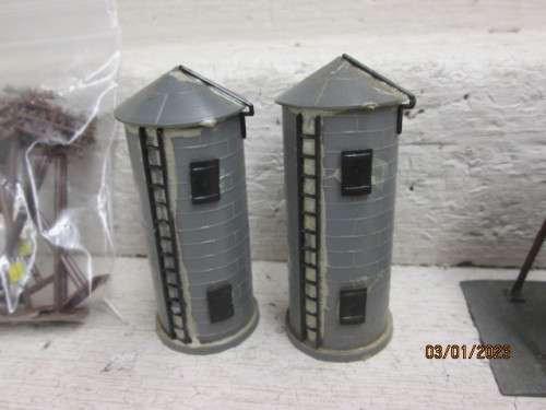 N SCALE : BUILDINGS ETC