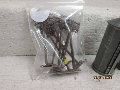 N SCALE : BUILDINGS ETC