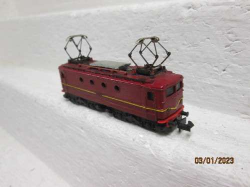 N SCALE : TRIX : BROWN ELECTRIC LOCOMOTIVE - BOXED