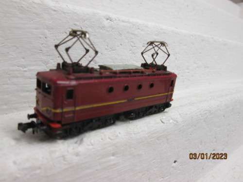 N SCALE : TRIX : BROWN ELECTRIC LOCOMOTIVE - BOXED