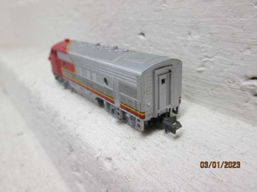 N SCALE : KATO : SANTE FE : F7A DIESEL LOCOMOTIVE - BOXED