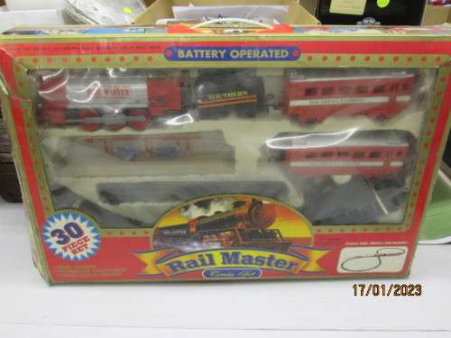 RAIL MASTER- SOUTHERN EXPRESS - BATTERY TRAIN SET - BOXED