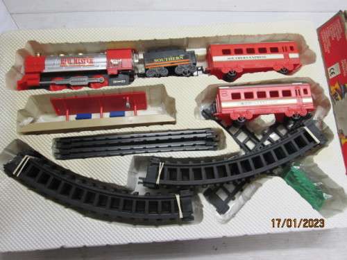 RAIL MASTER- SOUTHERN EXPRESS - BATTERY TRAIN SET - BOXED