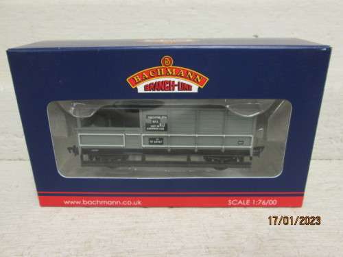 OO SCALE : BACHMANN : 20 TON BR BRAKE VAN - BOXED
