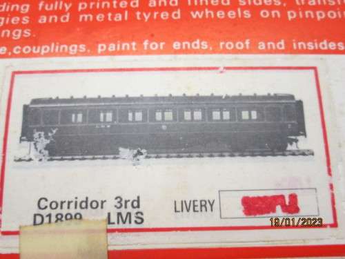 OO SCALE : MAJ : LMS 3RD CLASS COACH - KIT - BOXED