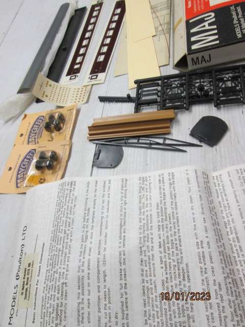 OO SCALE : MAJ : LMS 3RD CLASS COACH - KIT - BOXED