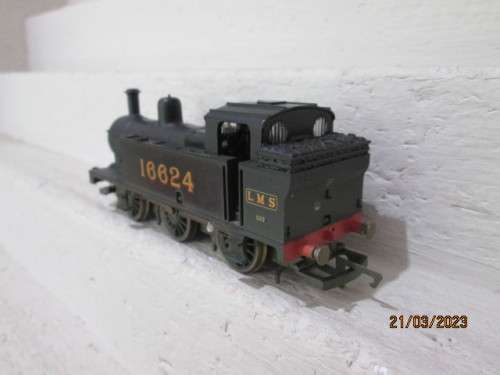 OO SCALE : HORNBY : CLASS 3F 0-6-0 STEAM LOCOMOTIVE - BOXED