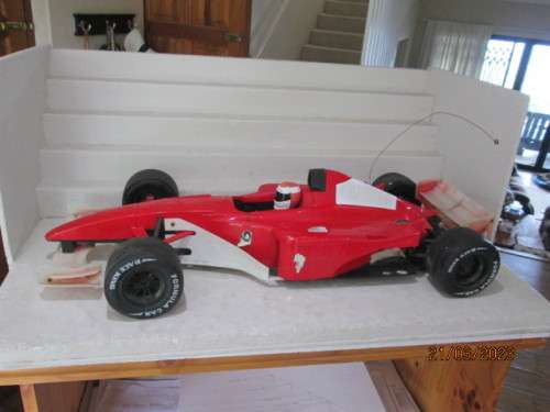 LARGE RC FORMULA 1 FERRARI CAR
