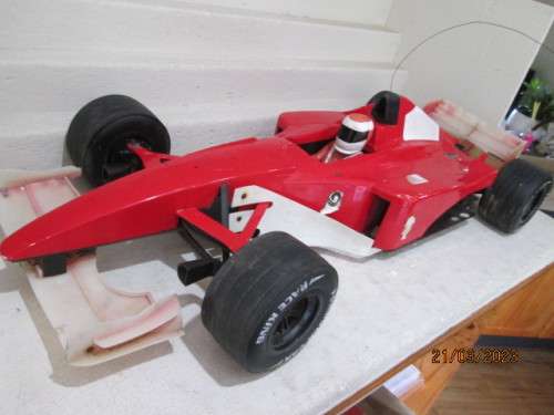 LARGE RC FORMULA 1 FERRARI CAR