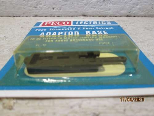 HO SCALE: PECO: ADAPTOR BASE - PL-12 - BOXED