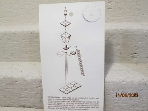 N SCALE: RATIO: STATION OR STREETLAMPS - X2  KITS - BOXED