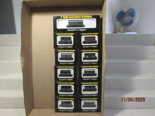 N SCALE : GRAHAM FARISH: BRITISH GOODS WAGONS - X11 - BOXED
