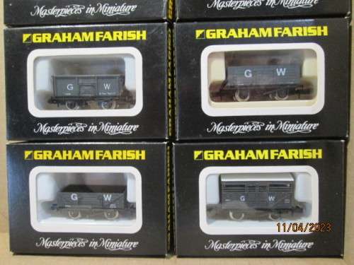 N SCALE : GRAHAM FARISH: BRITISH GOODS WAGONS - X11 - BOXED