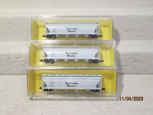 N SCALE : ATLAS: SOUTHERN PACIFIC - CENTRE FLOW HOPPERS - X3 - BOXED