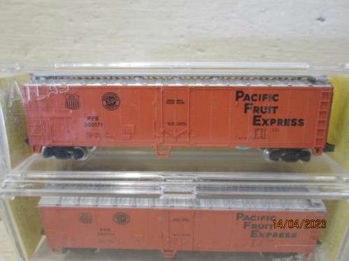 N SCALE : ATLAS : PACIFIC FRUIT EXPRESS - 50FT BOX CARS - X2- BOXED