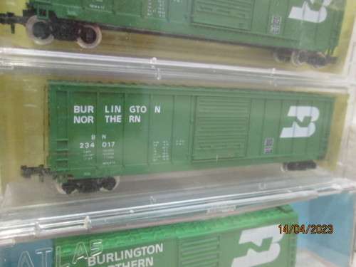N SCALE : ROUNDHOUSE : BURLINGTON NORTHERN - X3 VARIOUS BOX CARS - BOXED