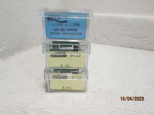 N SCALE : ROUNDHOUSE : BURLINGTON NORTHERN - X3 VARIOUS BOX CARS - BOXED