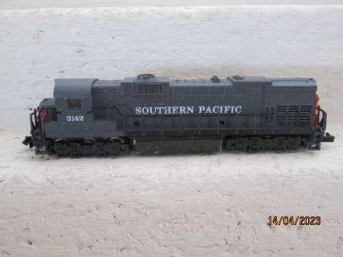 N SCALE : CON-COR : SOUTHERN PACIFIC - DIESEL LOCOMOTIVE - BOXED