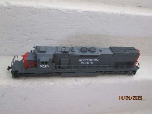 N SCALE : KEY MODEL TRAINS : SOUTHERN PACIFIC SD40T DIESEL LOCOMOTIVE - BOXED