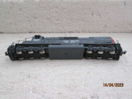N SCALE : KEY MODEL TRAINS : SOUTHERN PACIFIC SD40T DIESEL LOCOMOTIVE - BOXED