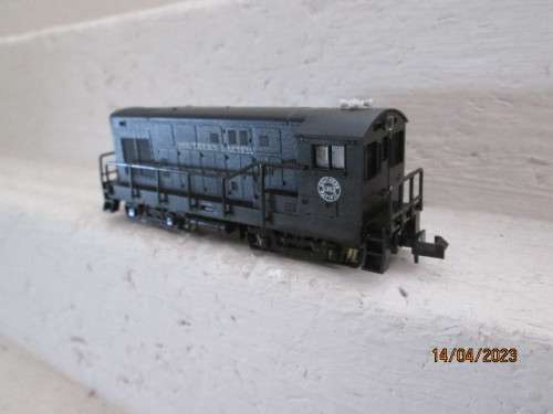 N SCALE : MINI TRIX - SOUTHERN PACIFIC DIESEL LOCOMOTIVE - BOXED
