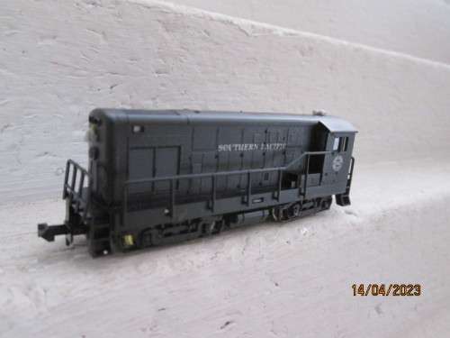 N SCALE : MINI TRIX - SOUTHERN PACIFIC DIESEL LOCOMOTIVE - BOXED
