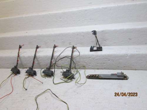 HO SCALE : VARIOUS RAIL SIGNALS -X5