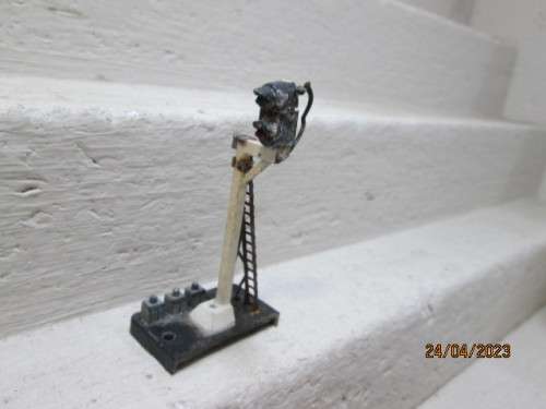 HO SCALE : VARIOUS RAIL SIGNALS -X5
