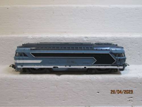 HO SCALE :  LIMA : SNCF BLUE DIESEL LOCOMOTIVE