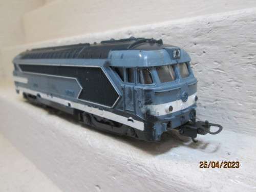 HO SCALE :  LIMA : SNCF BLUE DIESEL LOCOMOTIVE