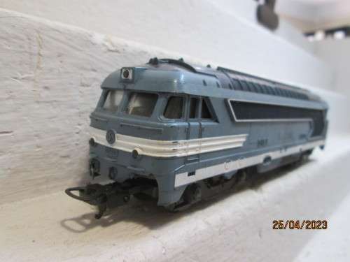 HO SCALE :  LIMA : SNCF BLUE DIESEL LOCOMOTIVE