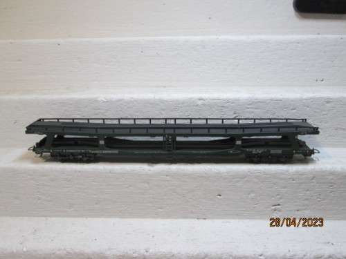 HO SCALE : LIMA : DB DARK GREEN CAR CARRIER WAGON