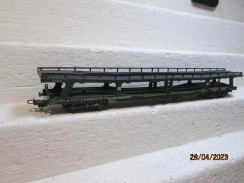 HO SCALE : LIMA : DB DARK GREEN CAR CARRIER WAGON