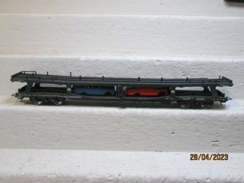 HO SCALE : LIMA : DB DARK GREEN CAR CARRIER WAGON