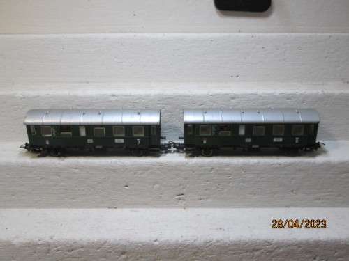 HO SCALE : LIMA : DB GREEN FIRST CLASS PASSENGER COACHES - X2